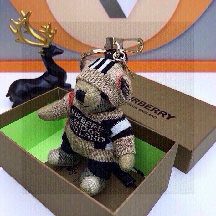 “Burberry Velvet Teddy Bear with Key Button in Original Packaging” - 图片 2