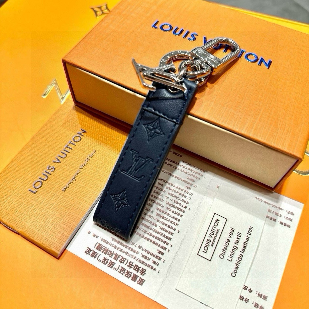 LV Dragonne Key Ring M62706: Virgil Abloh’s 2024 Premiere Design Highlight - 图片 2