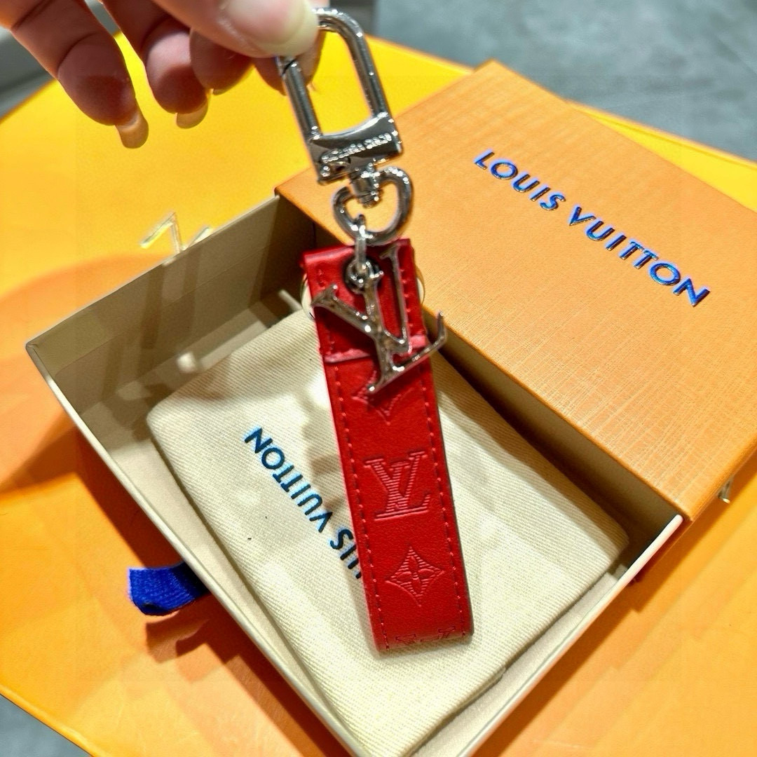 Louis Vixen’s 2024 Premiere: LV Dragonne Key Ring Upgrade Unveiled - 图片 8