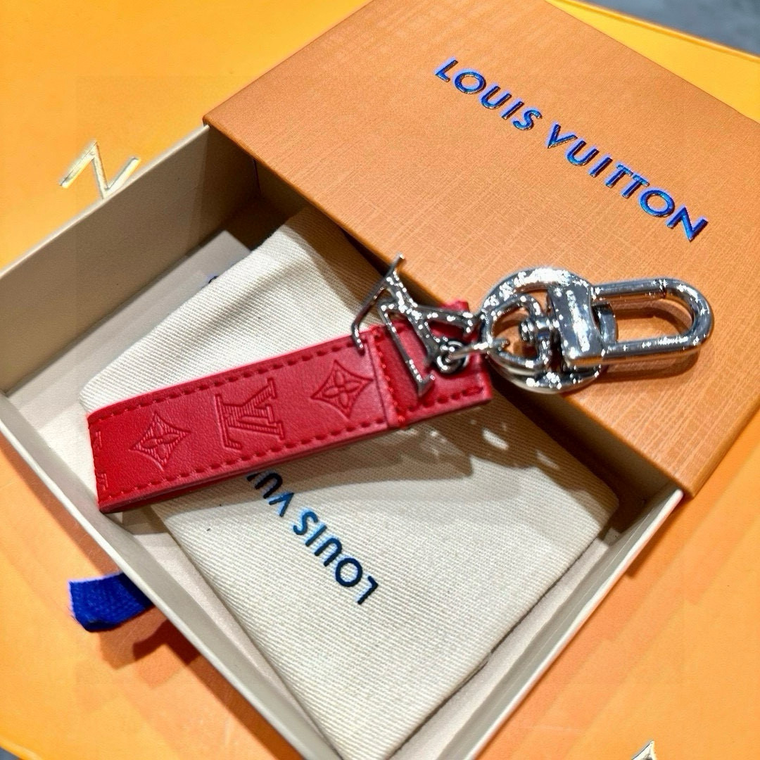 Louis Vixen’s 2024 Premiere: LV Dragonne Key Ring Upgrade Unveiled - 图片 7