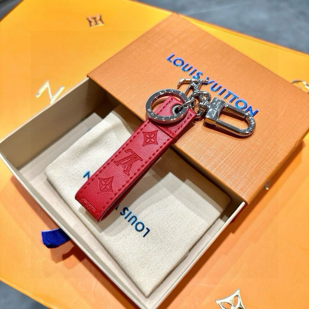 Louis Vixen’s 2024 Premiere: LV Dragonne Key Ring Upgrade Unveiled - 图片 6