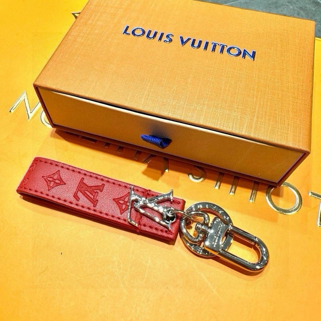 Louis Vixen’s 2024 Premiere: LV Dragonne Key Ring Upgrade Unveiled - 图片 5