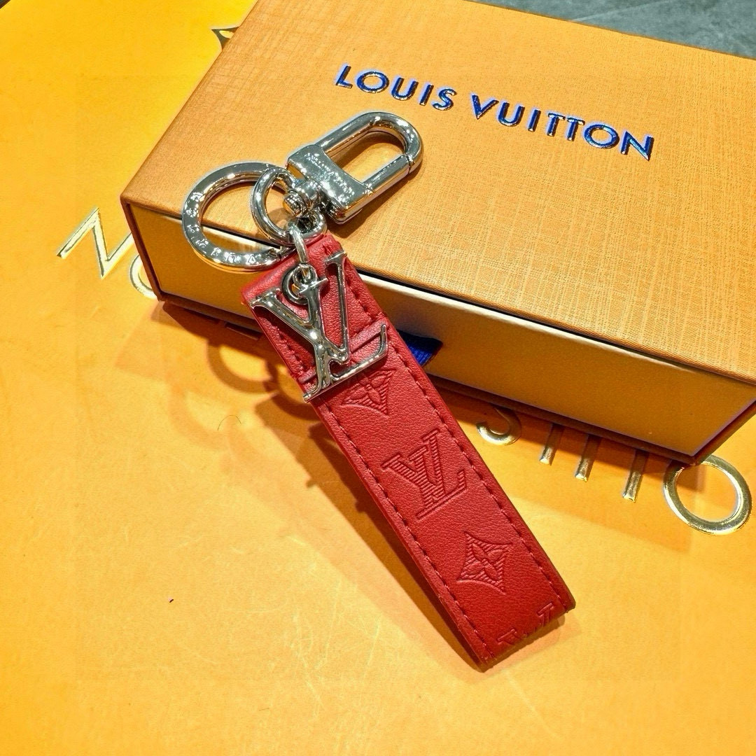 Louis Vixen’s 2024 Premiere: LV Dragonne Key Ring Upgrade Unveiled - 图片 4