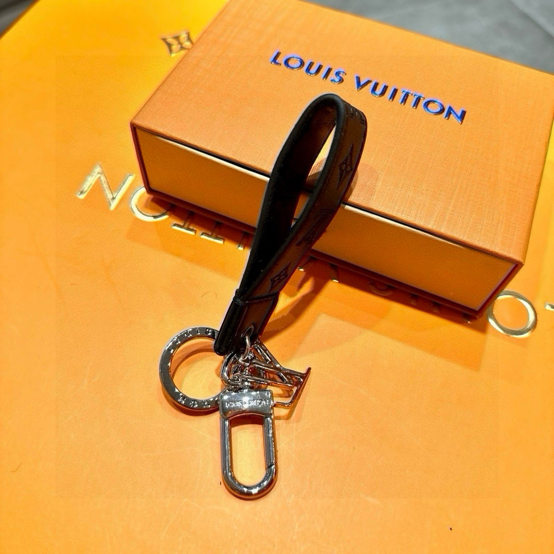 Louis Vuitton Dragonne Key Ring: New Design Unveiled for 2024 Premiere - 图片 9
