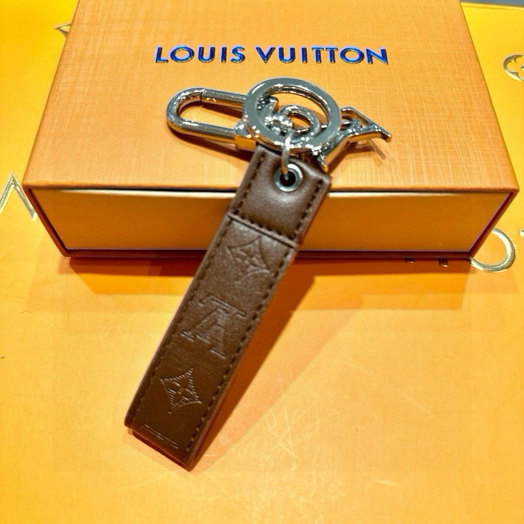 Louis Vuitton Dragonne Key Ring: New Design Unveiled for 2024 Premiere - 图片 5