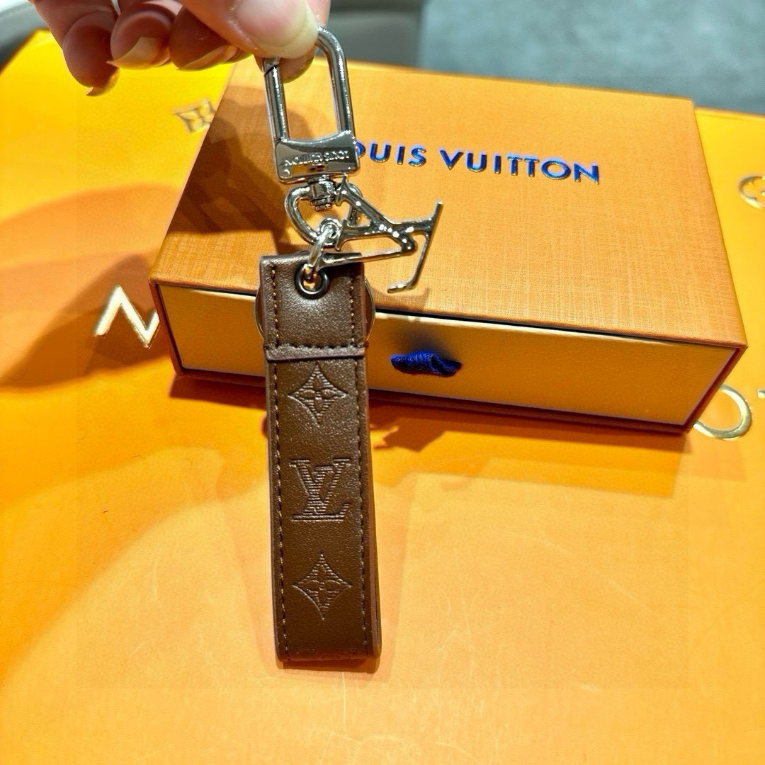 Louis Vuitton Dragonne Key Ring: New Design Unveiled for 2024 Premiere - 图片 6