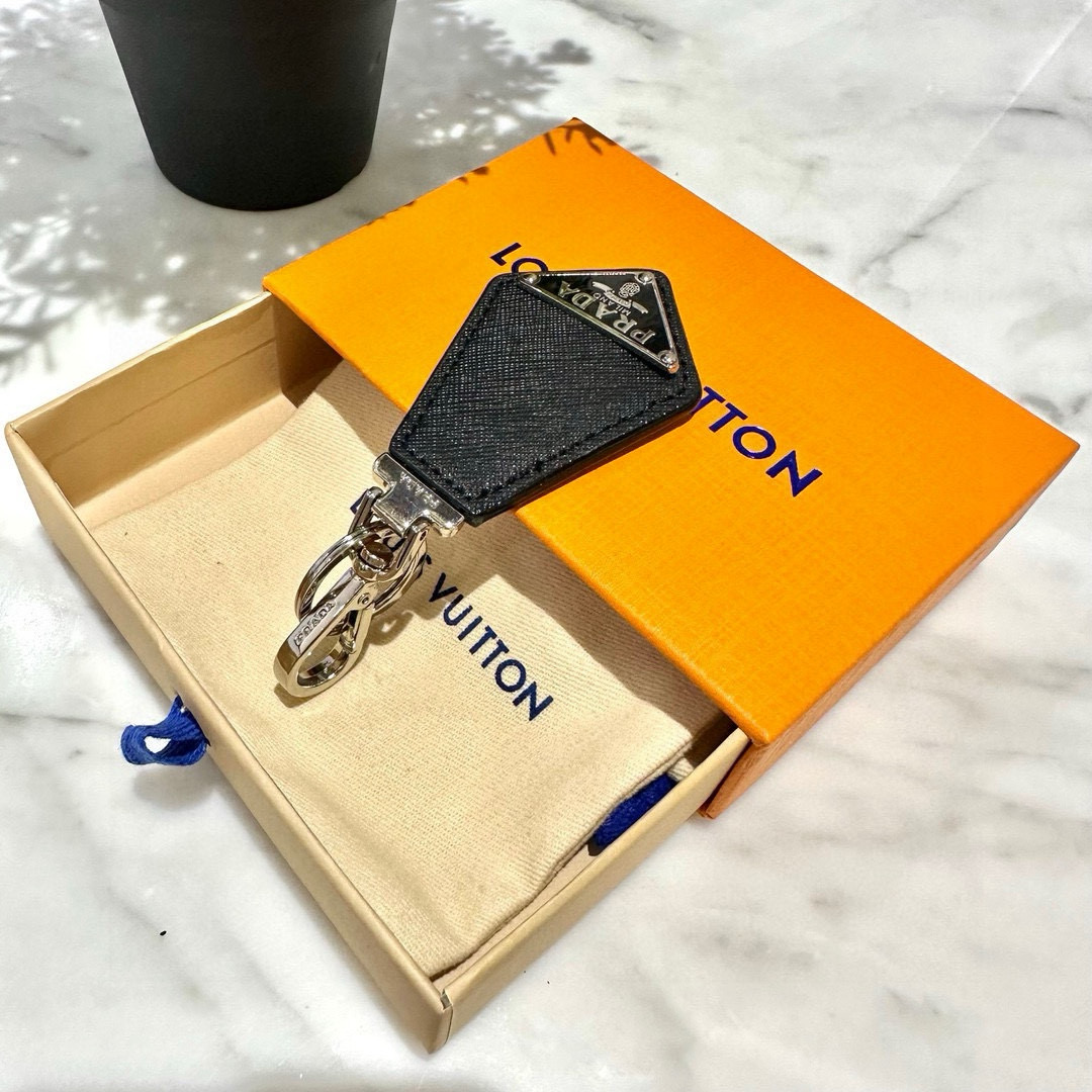 Prada Leather Key Ring with Polished Steel Fittings and Personality Charms - 图片 8