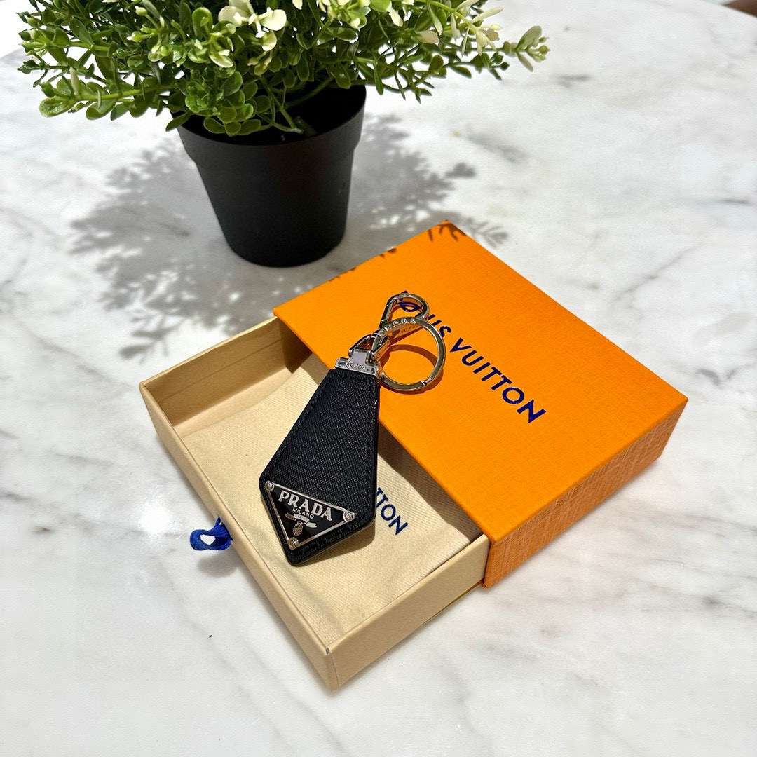 Prada Leather Key Ring with Polished Steel Fittings and Personality Charms - 图片 6