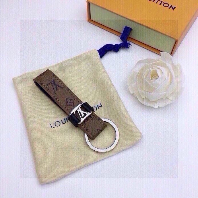 Louis Vuitton Dragonne Key Ring: Virgil Abloh Spring 2023 Collection Highlight - 图片 3