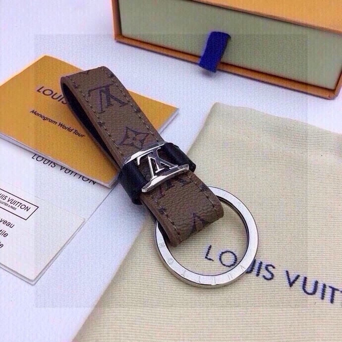 Louis Vuitton Dragonne Key Ring: Virgil Abloh Spring 2023 Collection Highlight - 图片 7