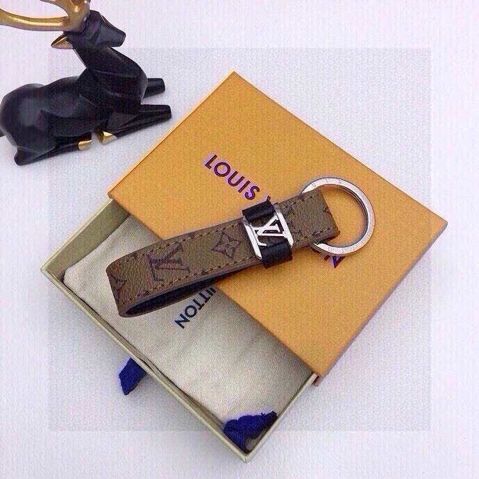 Louis Vuitton Dragonne Key Ring: Virgil Abloh Spring 2023 Collection Highlight - 图片 5