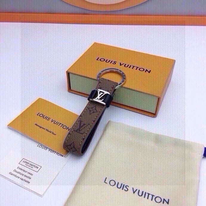 Louis Vuitton Dragonne Key Ring: Virgil Abloh Spring 2023 Collection Highlight - 图片 6