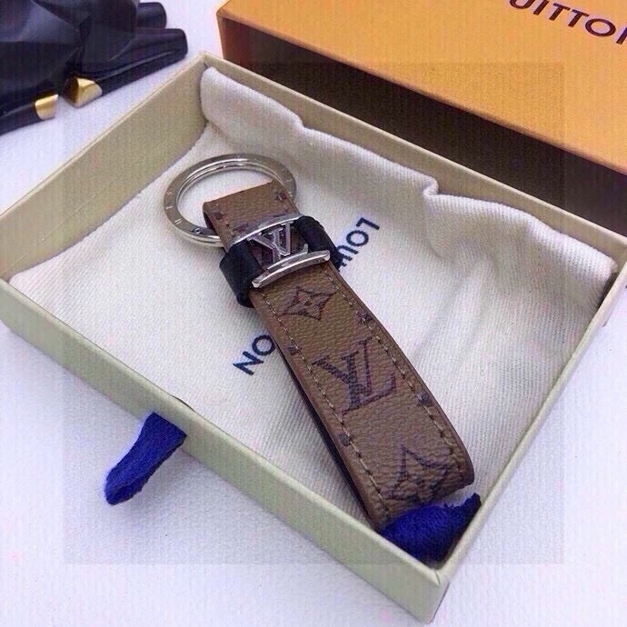 Louis Vuitton Dragonne Key Ring: Virgil Abloh Spring 2023 Collection Highlight - 图片 8