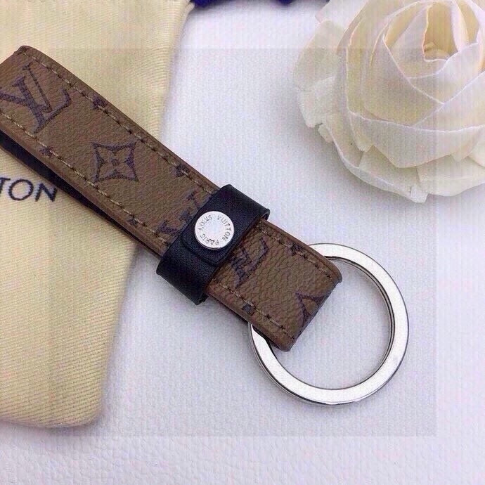 Louis Vuitton Dragonne Key Ring: Virgil Abloh Spring 2023 Collection Highlight - 图片 9