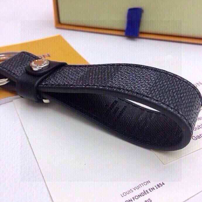 Louis Vuitton Dragonne Key Ring in Collaboration with Virgil Abloh for Spring 2023. - 图片 9