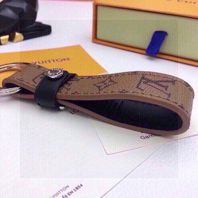 Louis Vuitton Dragonne Key Ring: Virgil Abloh-Inspired Design for Spring 2023. - 图片 4
