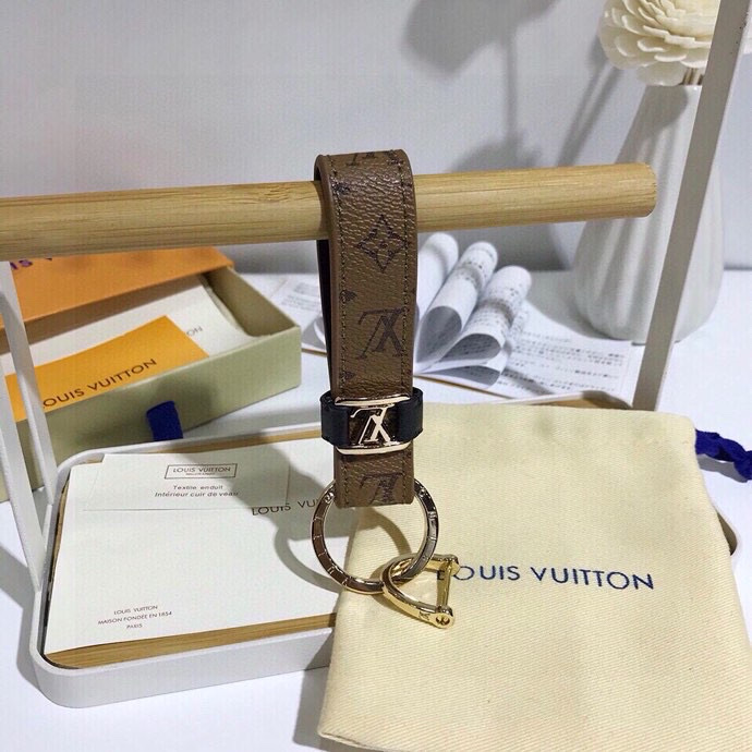 Louis Vuitton Dragonne Key Ring: Virgil Abloh’s 2024 Spring/Summer Premiere Accessory - 图片 9