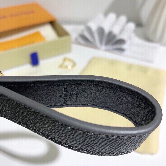 Louis Vuitton Dragonne Key Ring with Virgil Abloh Design for 2024 Collection - 图片 6