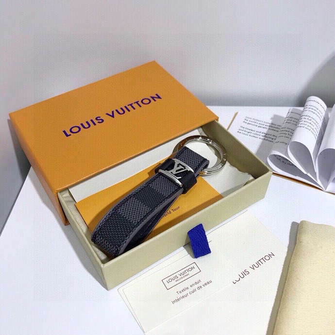 Louis Vuitton Dragonne Key Ring: Virgil Abloh’s 2024 Spring/Summer Premiere Highlight - 图片 4