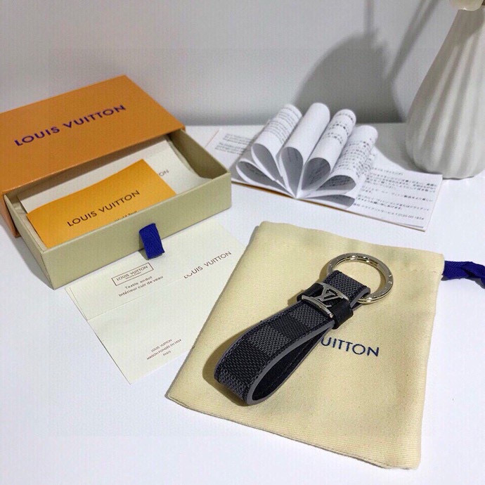 Louis Vuitton Dragonne Key Ring: Virgil Abloh’s 2024 Spring/Summer Premiere Highlight - 图片 5