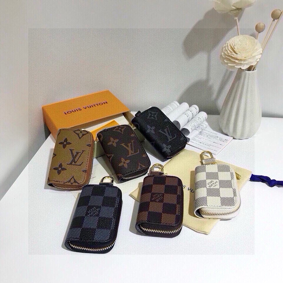 Louis Vuitton Dragonne Key Ring: Virgil Abloh’s 2024 Spring/Summer Premiere Highlight - 图片 2
