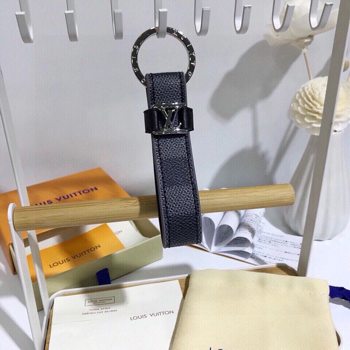 Louis Vuitton Dragonne Key Ring: Virgil Abloh’s 2024 Spring/Summer Premiere Highlight - 图片 8