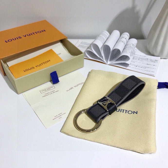 Louis Vuitton Dragonne Key Ring: Virgil Abloh’s 2024 Spring/Summer Premiere Highlight - 图片 6