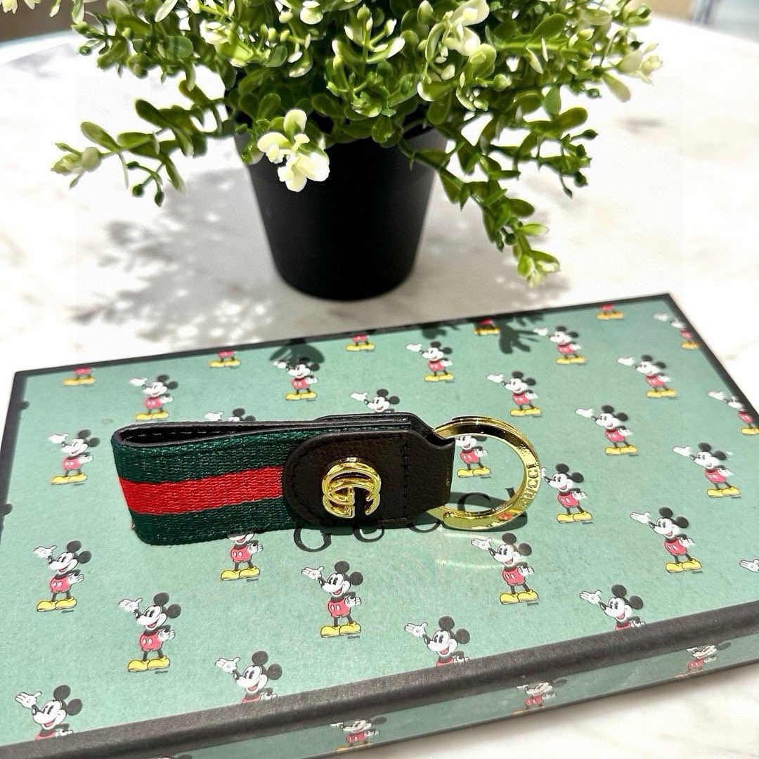 GUCCI M7109E Monogram Doorbar and Key Button: Original Packaging, Stylish and Functional - 图片 4