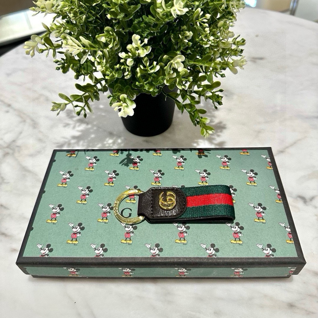 GUCCI M7109E Monogram Doorbar and Key Button: Original Packaging, Stylish and Functional - 图片 2
