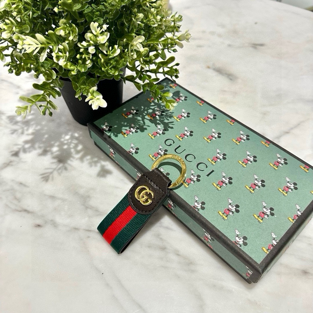 GUCCI M7109E Monogram Doorbar and Key Button: Original Packaging, Stylish and Functional