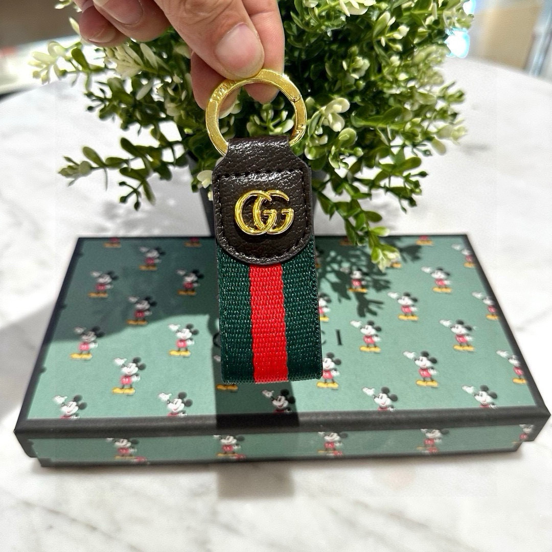 GUCCI M7109E Monogram Doorbar and Key Button: Original Packaging, Stylish and Functional - 图片 8
