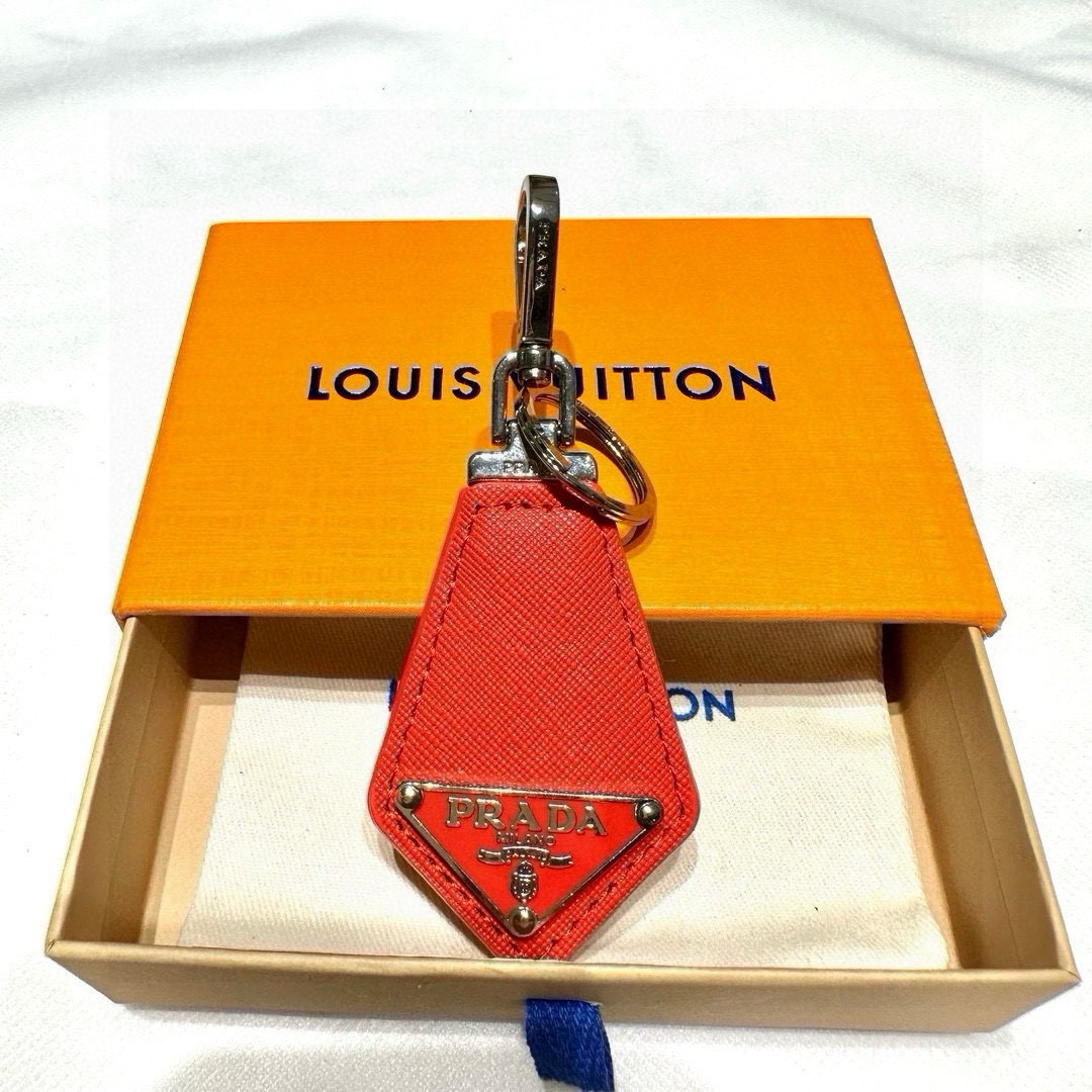 Prada Leather Key Ring with Polished Steel Fittings and Charms - 图片 2