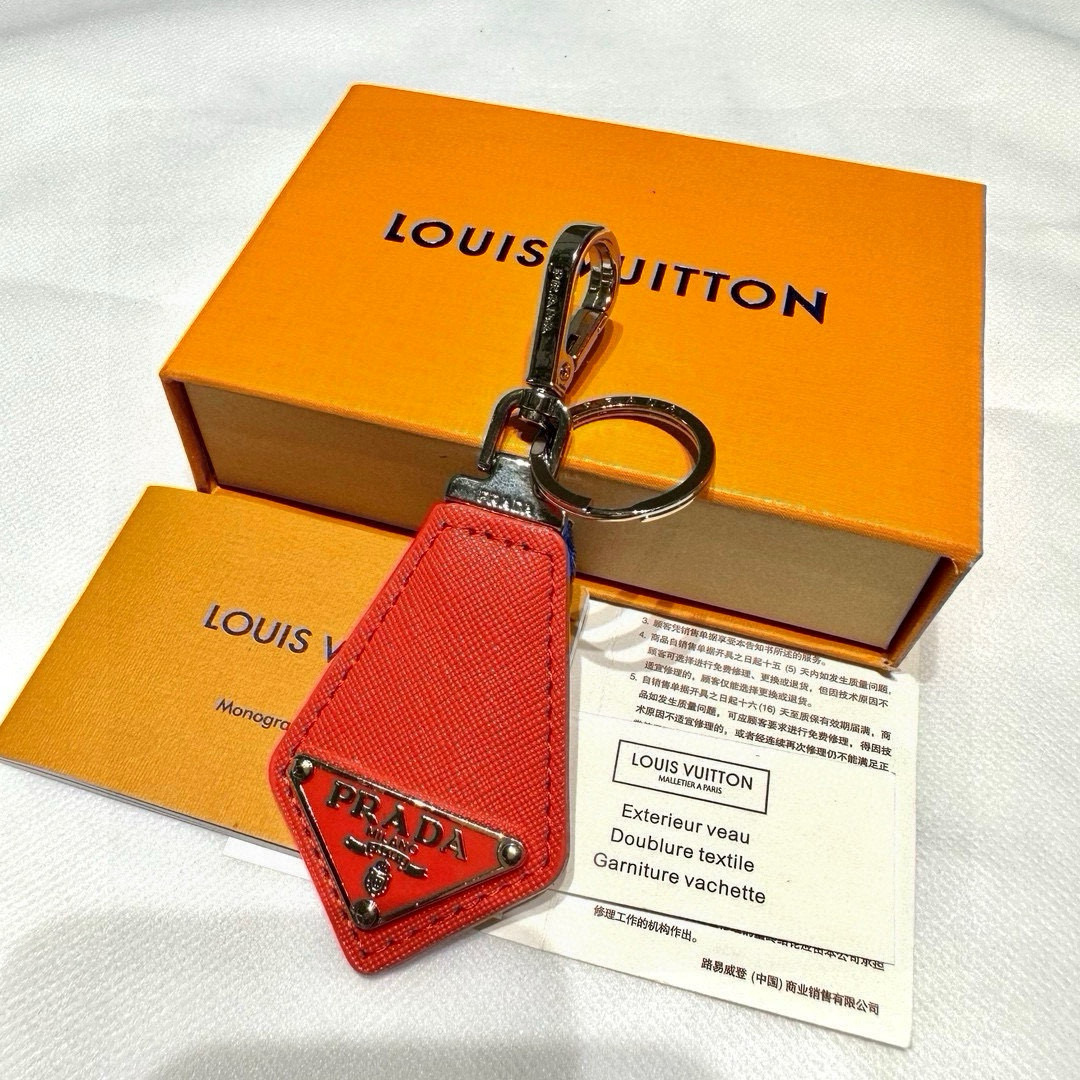 Prada Leather Key Ring with Polished Steel Fittings and Charms - 图片 6