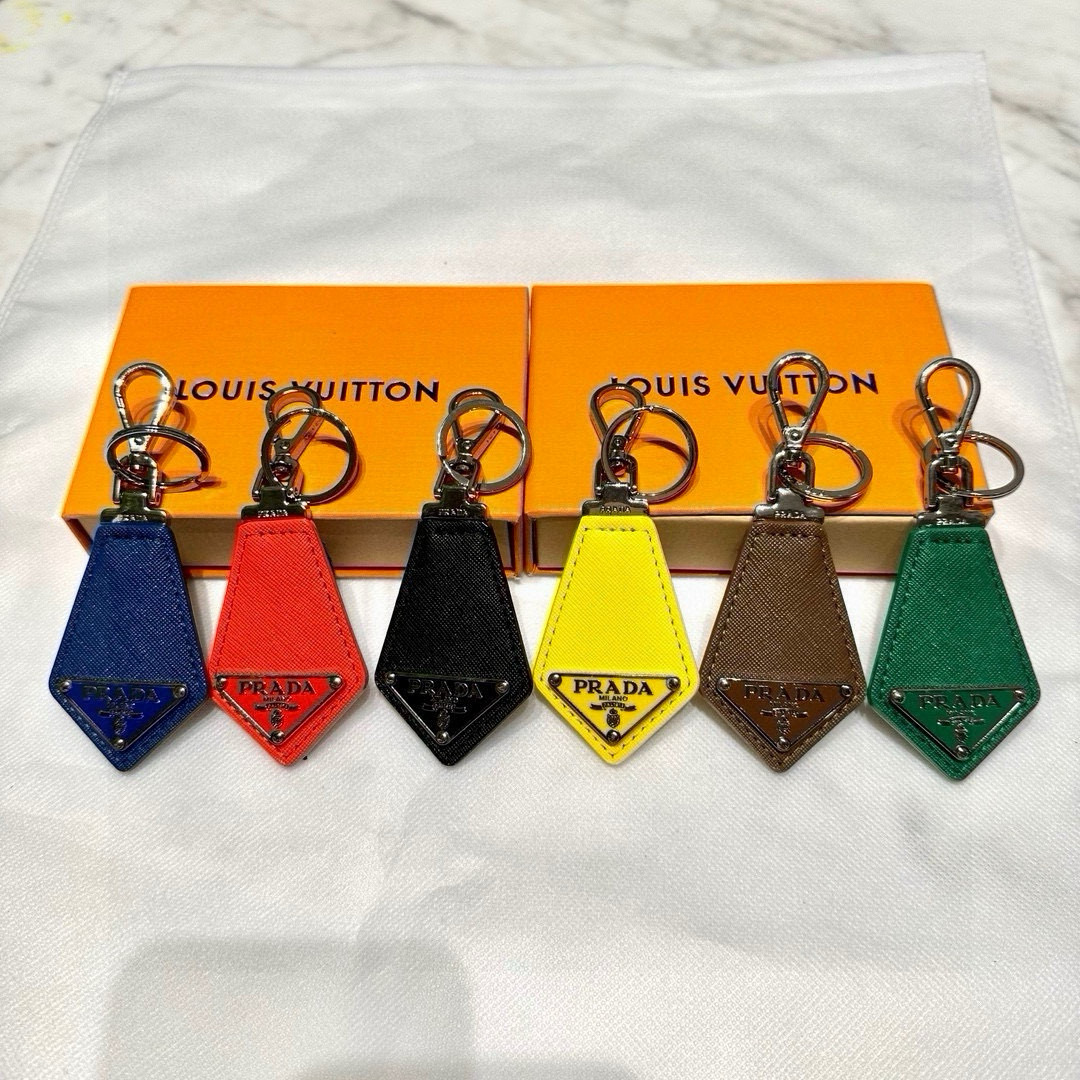 Prada Leather Key Ring with Polished Steel Fittings and Charms - 图片 1