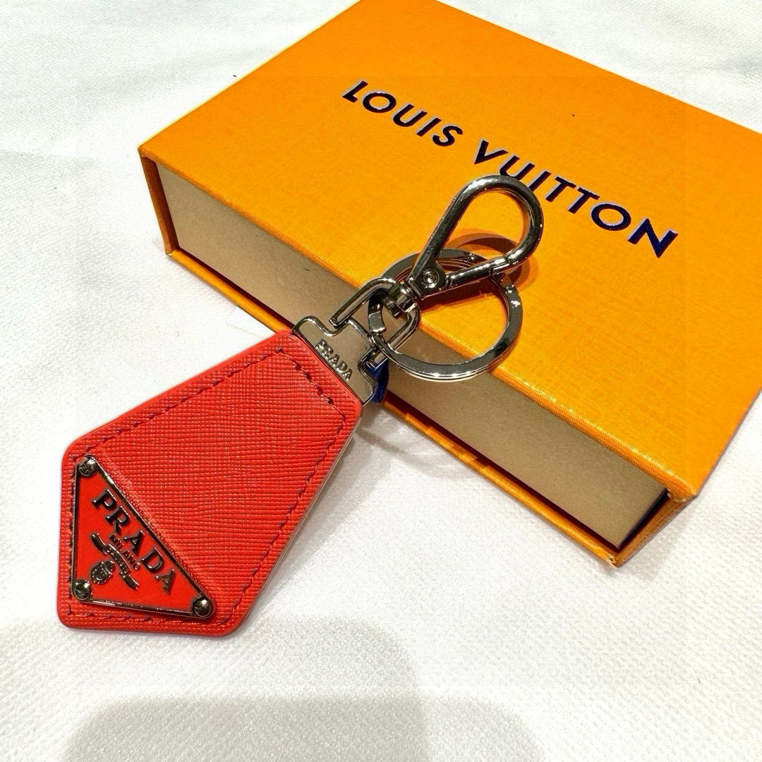 Prada Leather Key Ring with Polished Steel Fittings and Charms - 图片 8