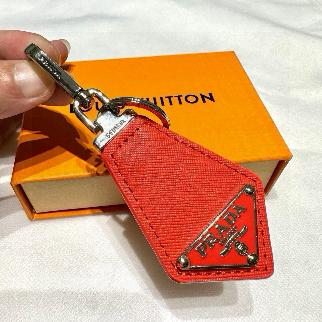 Prada Leather Key Ring with Polished Steel Fittings and Charms - 图片 9