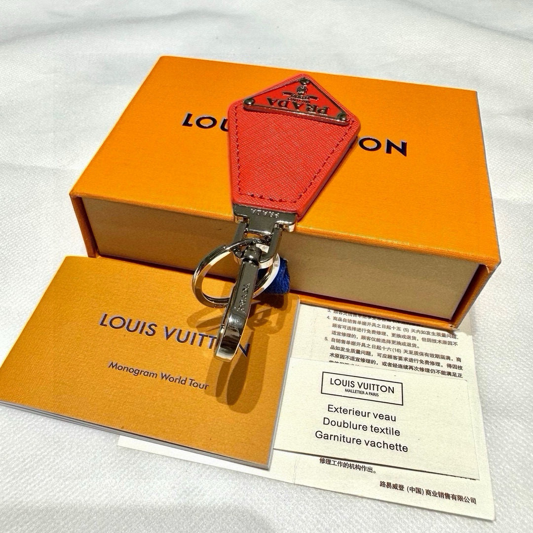 Prada Leather Key Ring with Polished Steel Fittings and Charms - 图片 5