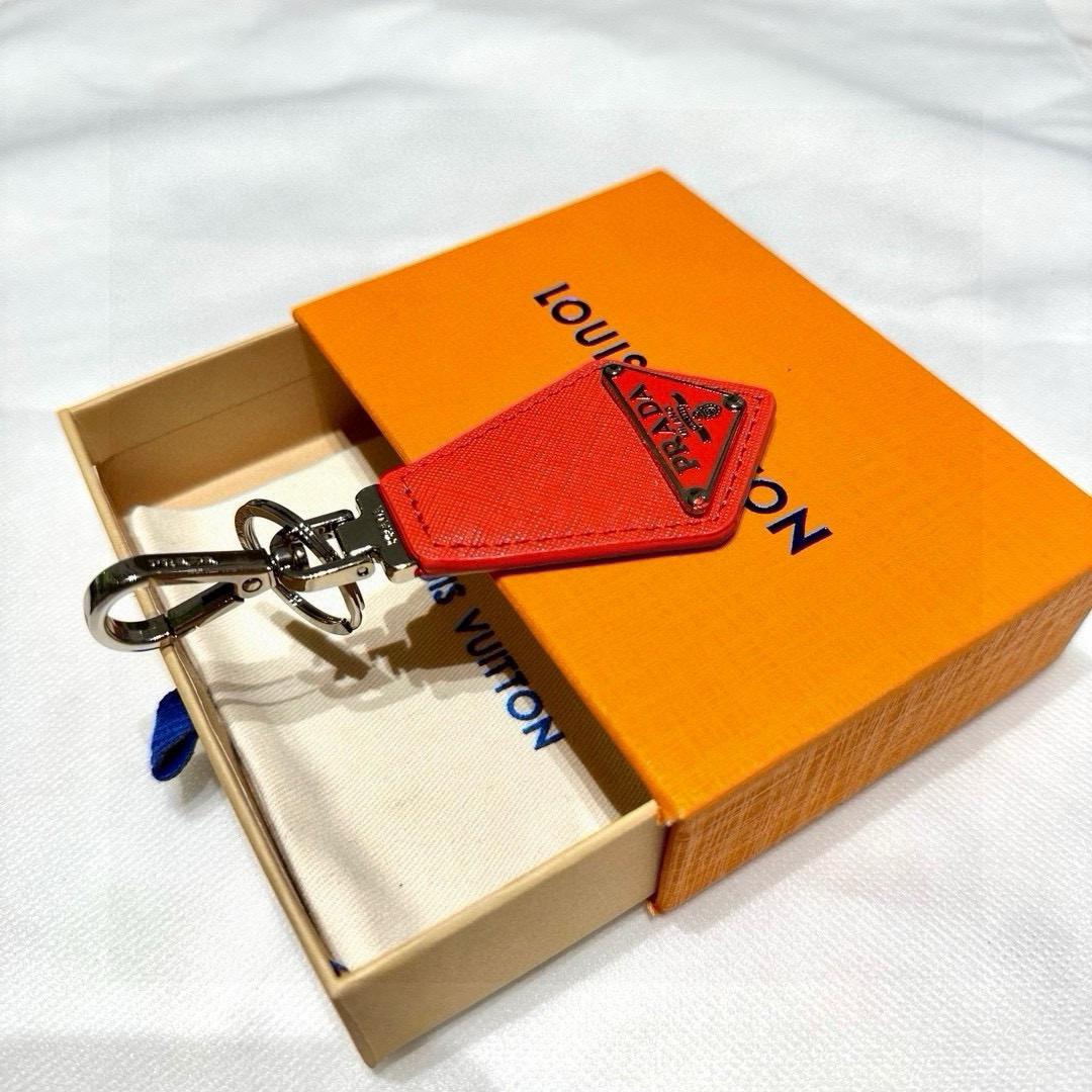 Prada Leather Key Ring with Polished Steel Fittings and Charms - 图片 4