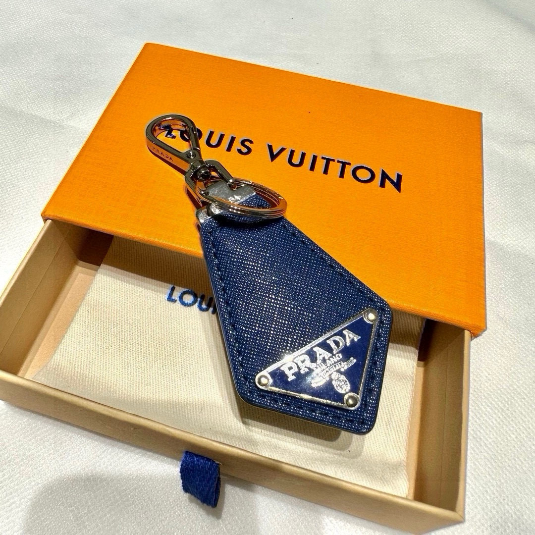 Prada Leather Key Ring with Polished Steel Fittings and Charms - 图片 9