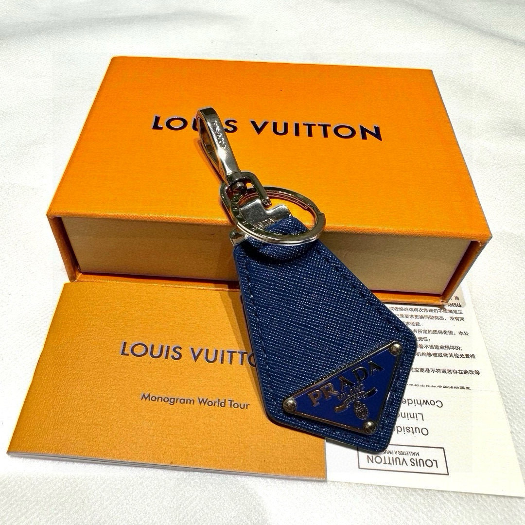Prada Leather Key Ring with Polished Steel Fittings and Charms - 图片 6