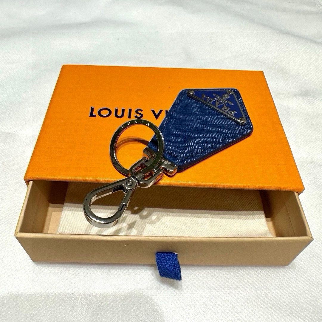 Prada Leather Key Ring with Polished Steel Fittings and Charms - 图片 5