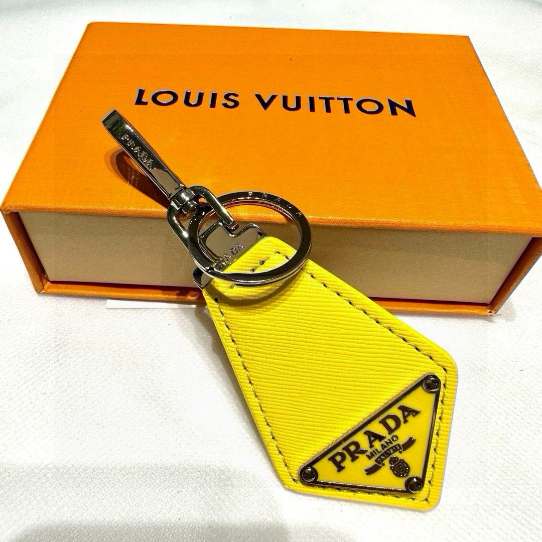 Prada Leather Key Ring with Polished Steel Fittings and Charms - 图片 7