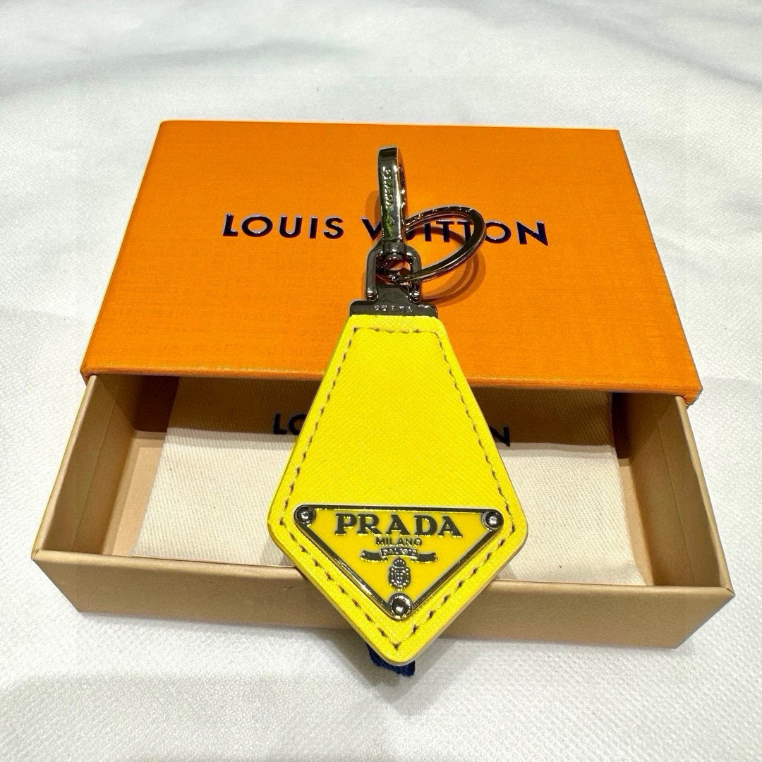 Prada Leather Key Ring with Polished Steel Fittings and Charms - 图片 9