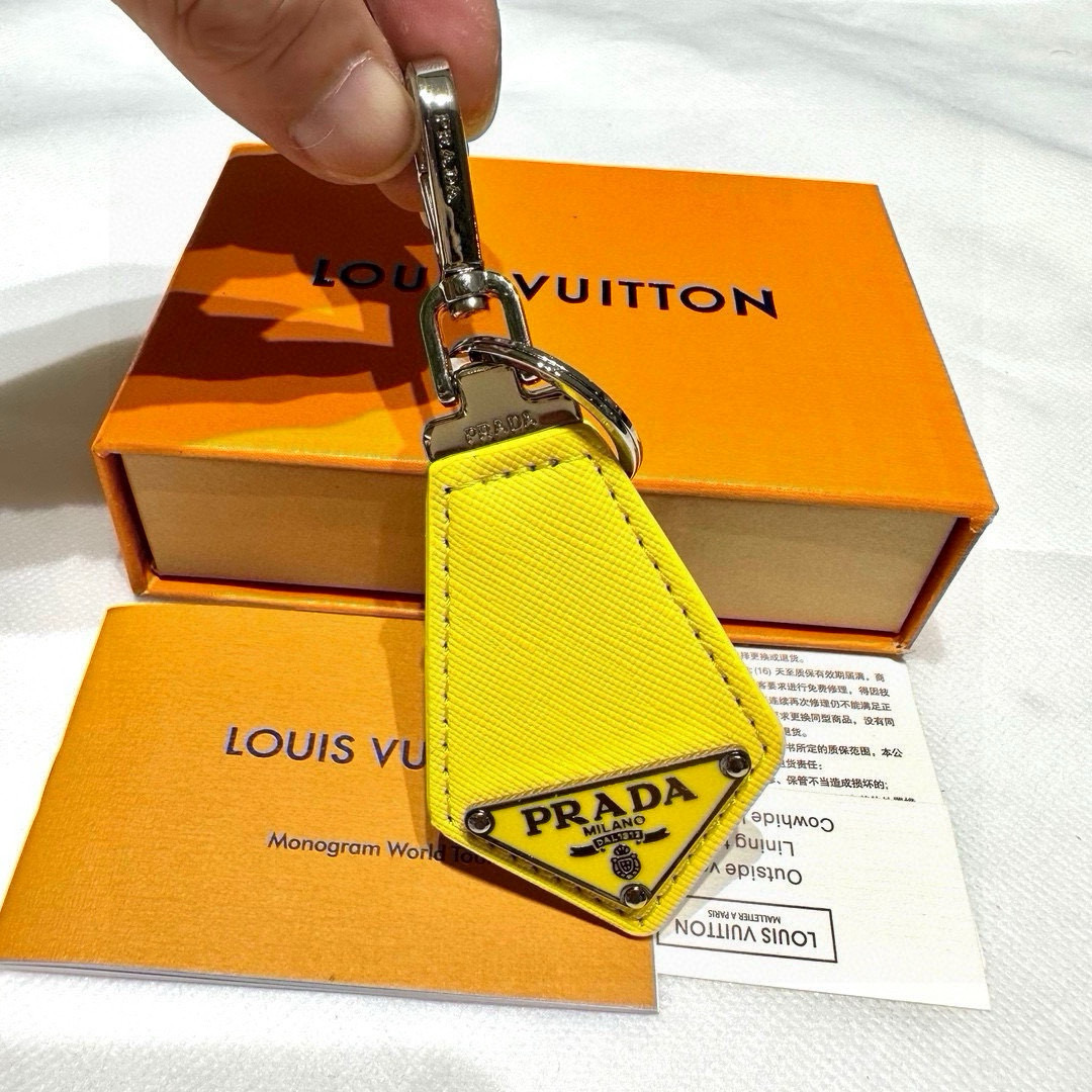 Prada Leather Key Ring with Polished Steel Fittings and Charms - 图片 6