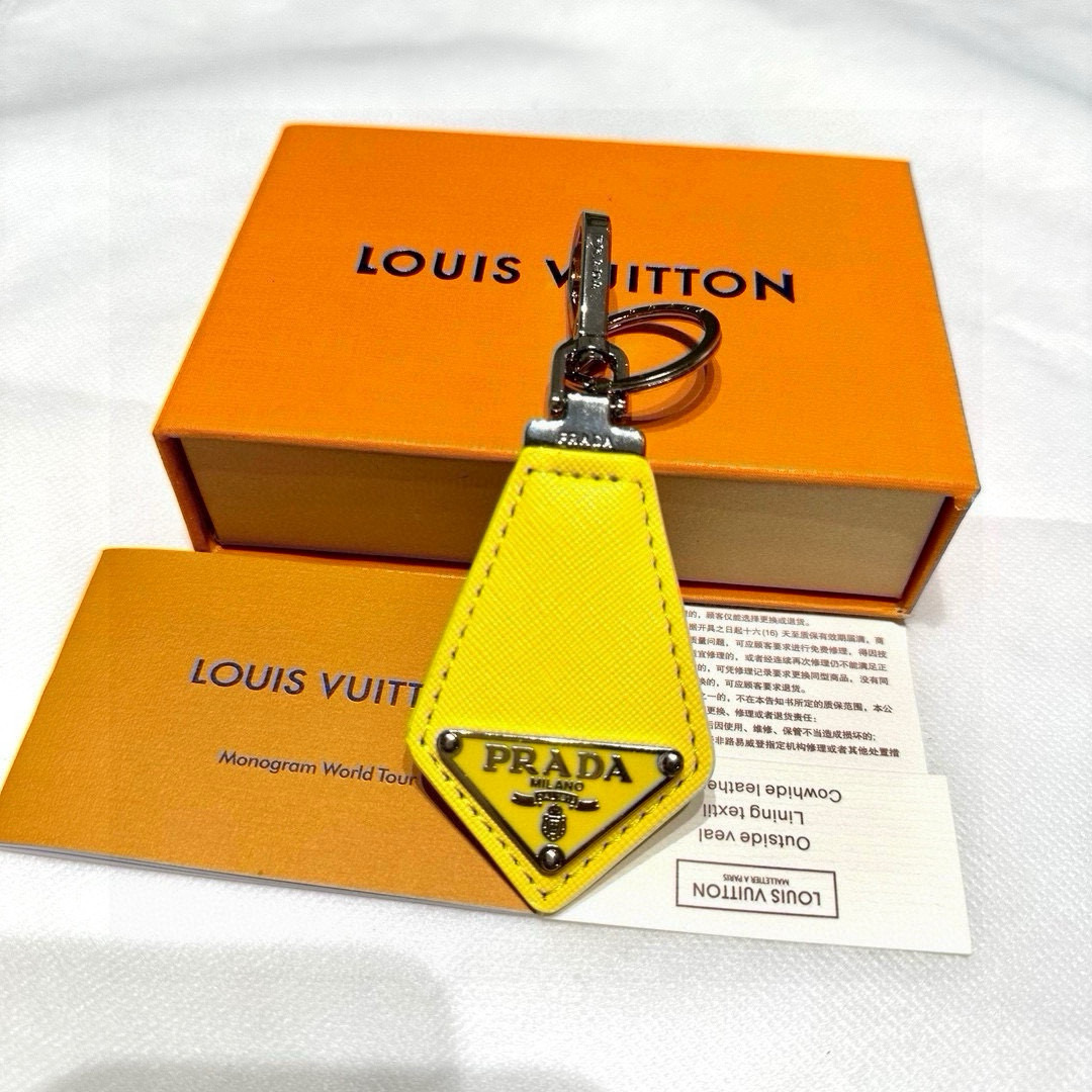 Prada Leather Key Ring with Polished Steel Fittings and Charms - 图片 4