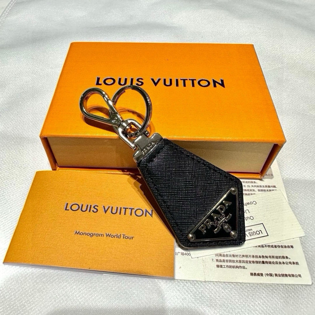 Prada Leather Key Ring with Polished Steel Fittings and Charms - 图片 6