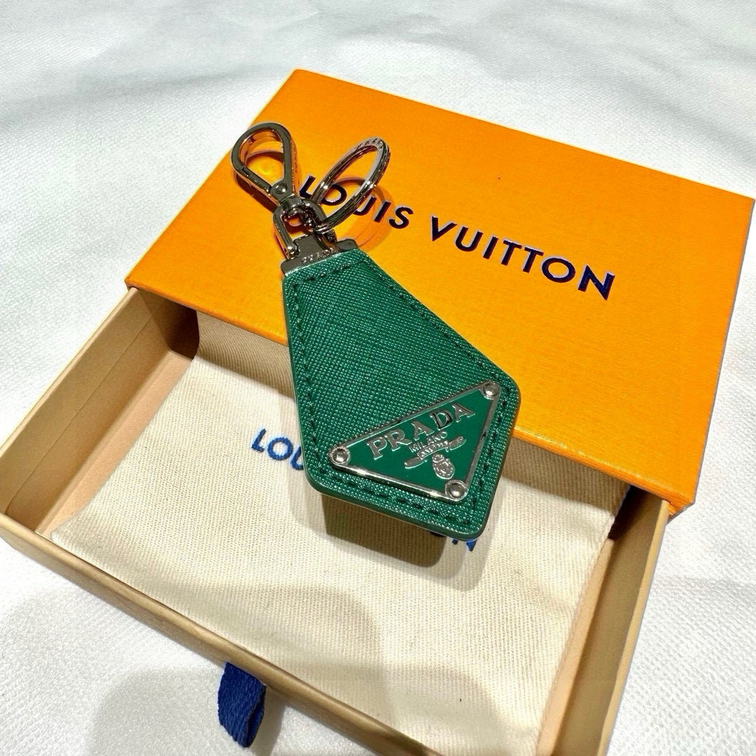 Prada Leather Key Ring with Polished Steel Fittings and Charms - 图片 4