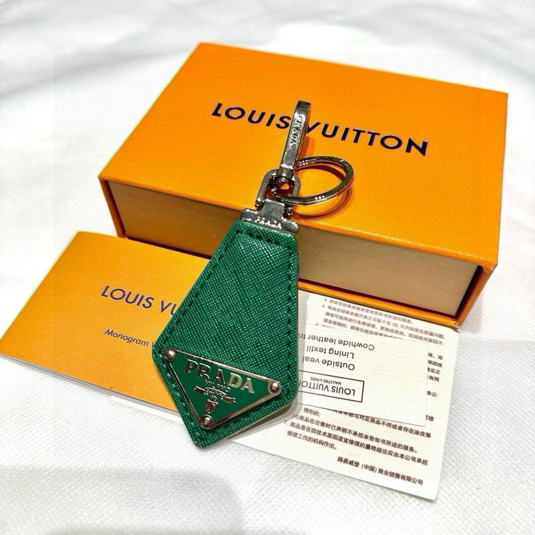 Prada Leather Key Ring with Polished Steel Fittings and Charms - 图片 5