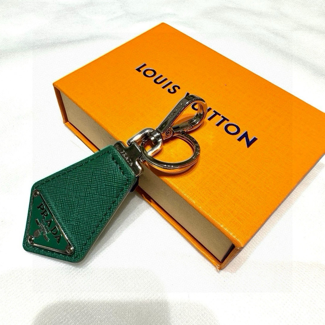 Prada Leather Key Ring with Polished Steel Fittings and Charms - 图片 7