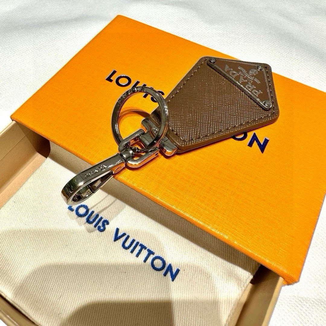 Prada Leather Key Ring with Polished Steel Fittings and Charms - 图片 8